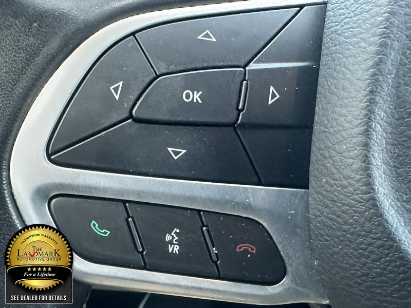 Chrysler Pacifica Vehicle Full-screen Gallery Image 22