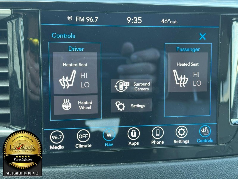 Chrysler Pacifica Vehicle Full-screen Gallery Image 26