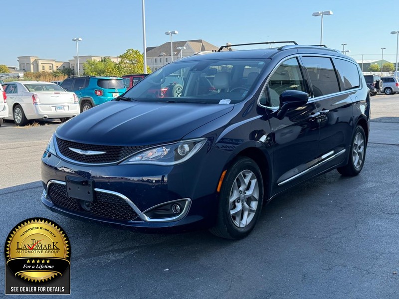 Chrysler Pacifica Vehicle Full-screen Gallery Image 5