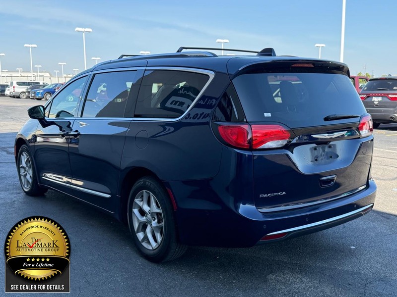 Chrysler Pacifica Vehicle Full-screen Gallery Image 6