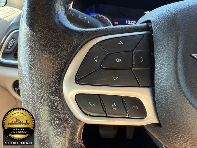 Chrysler Pacifica Vehicle Full-screen Gallery Image 10