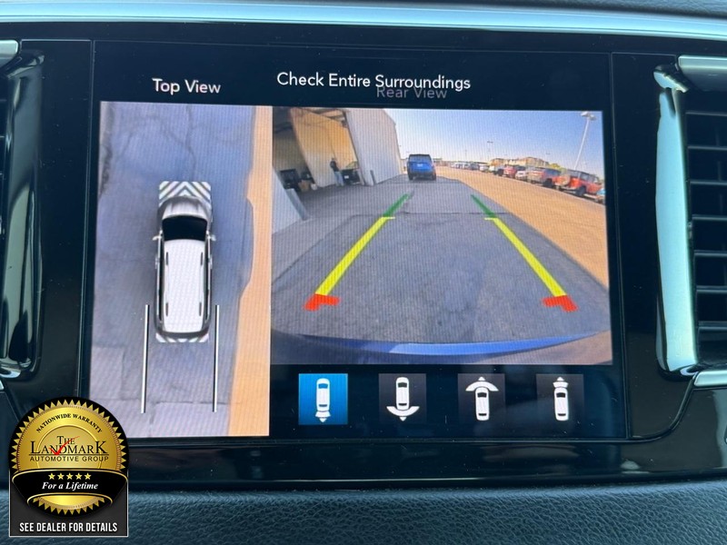 Chrysler Pacifica Vehicle Full-screen Gallery Image 13