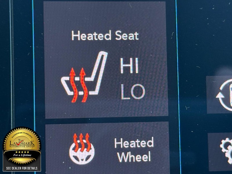 Chrysler Pacifica Vehicle Full-screen Gallery Image 14