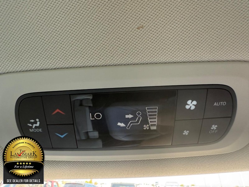 Chrysler Pacifica Vehicle Full-screen Gallery Image 19