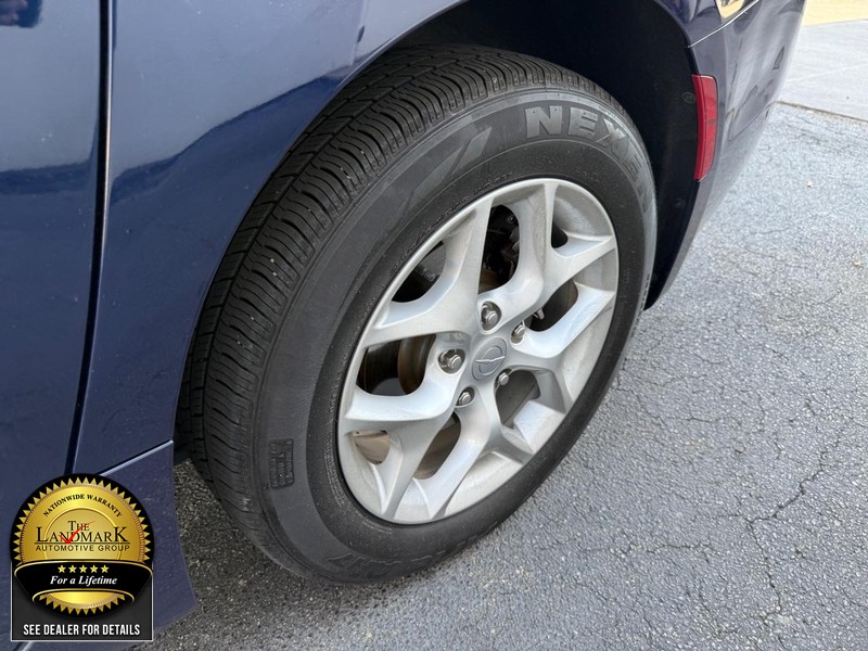 Chrysler Pacifica Vehicle Full-screen Gallery Image 26