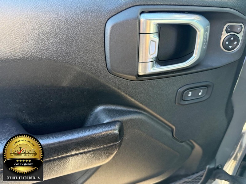 Jeep Wrangler Vehicle Full-screen Gallery Image 8