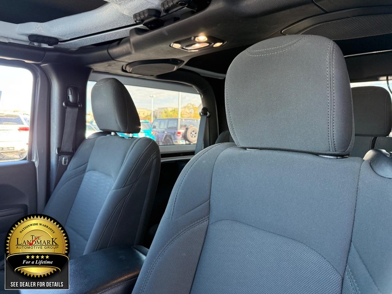 Jeep Wrangler Vehicle Full-screen Gallery Image 9