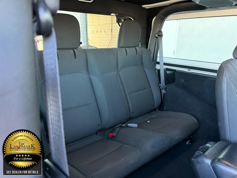 Jeep Wrangler Vehicle Full-screen Gallery Image 14