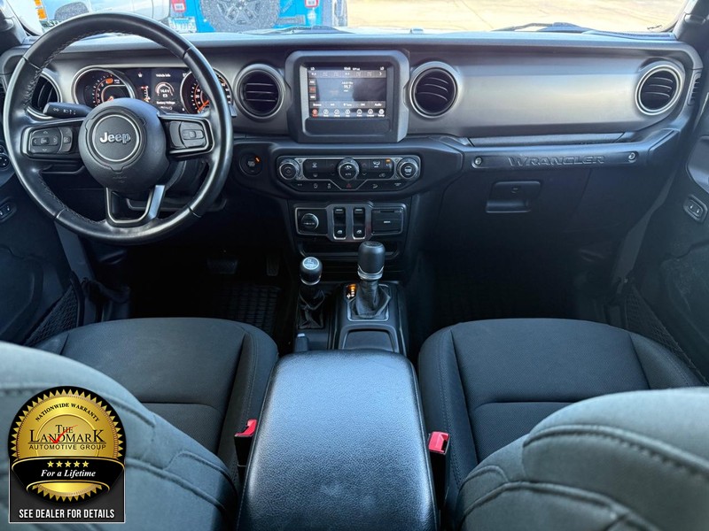 Jeep Wrangler Vehicle Full-screen Gallery Image 15