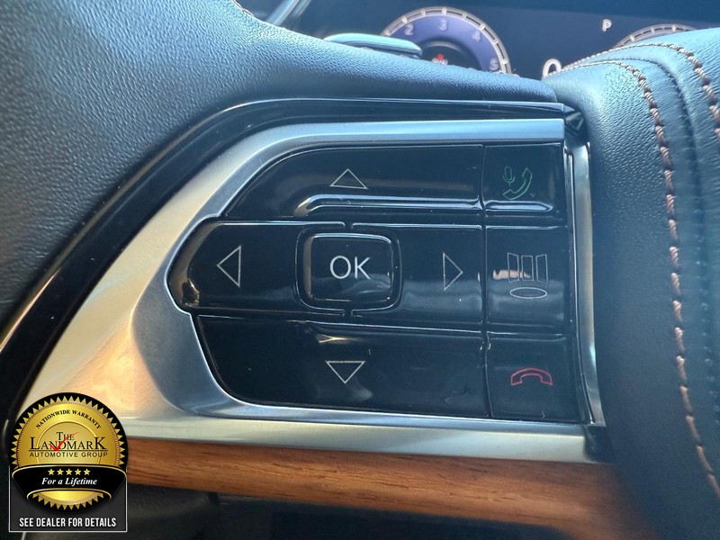 Jeep Grand Cherokee Vehicle Full-screen Gallery Image 10