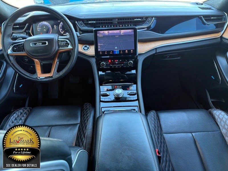 Jeep Grand Cherokee Vehicle Full-screen Gallery Image 20