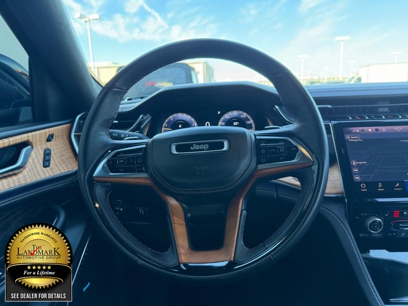 Jeep Grand Cherokee Vehicle Full-screen Gallery Image 21