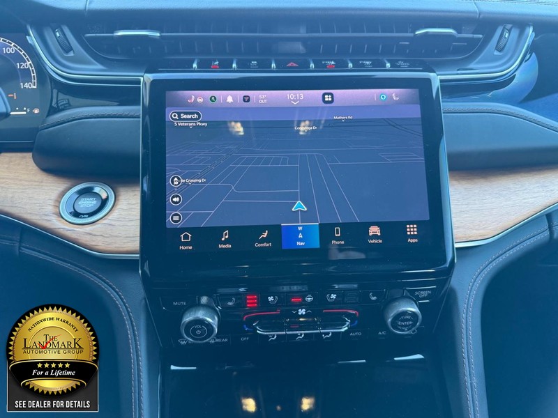 Jeep Grand Cherokee Vehicle Full-screen Gallery Image 22