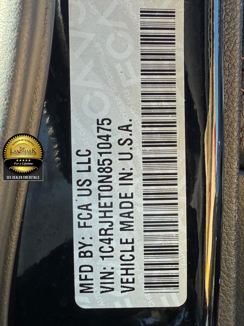 Jeep Grand Cherokee Vehicle Full-screen Gallery Image 25