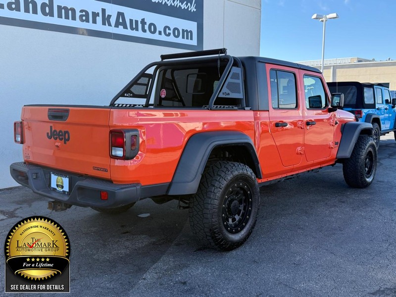 Jeep Gladiator Vehicle Full-screen Gallery Image 3