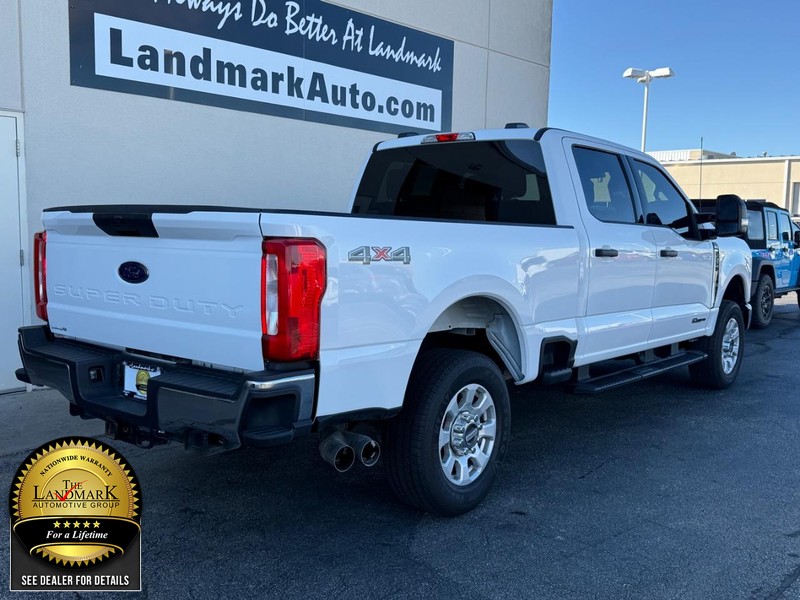 Ford Super Duty F-250 SRW Vehicle Full-screen Gallery Image 3