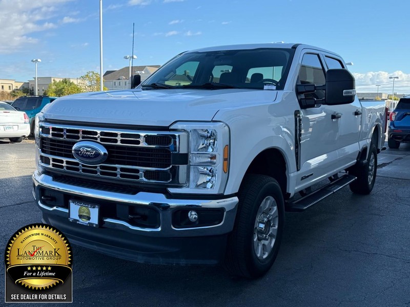 Ford Super Duty F-250 SRW Vehicle Full-screen Gallery Image 5