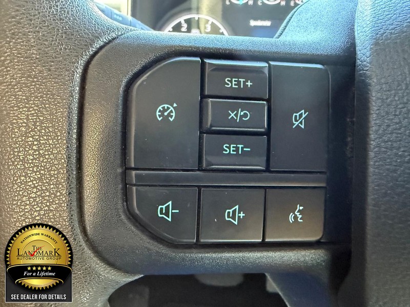 Ford Super Duty F-250 SRW Vehicle Full-screen Gallery Image 9