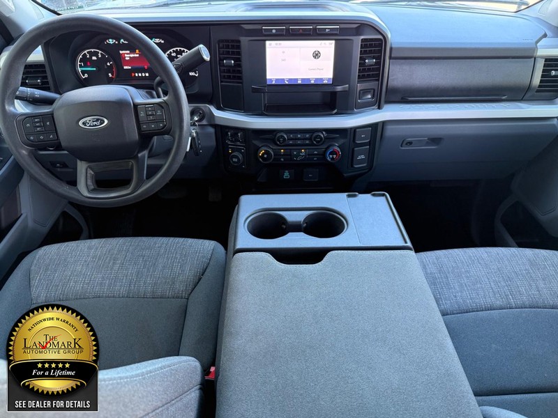 Ford Super Duty F-250 SRW Vehicle Full-screen Gallery Image 14