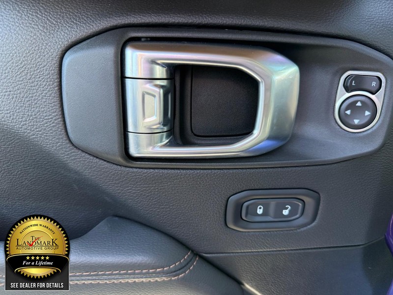 Jeep Wrangler Vehicle Full-screen Gallery Image 8