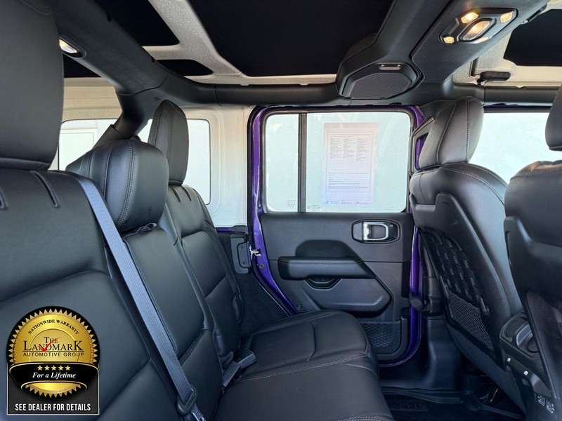 Jeep Wrangler Vehicle Full-screen Gallery Image 16