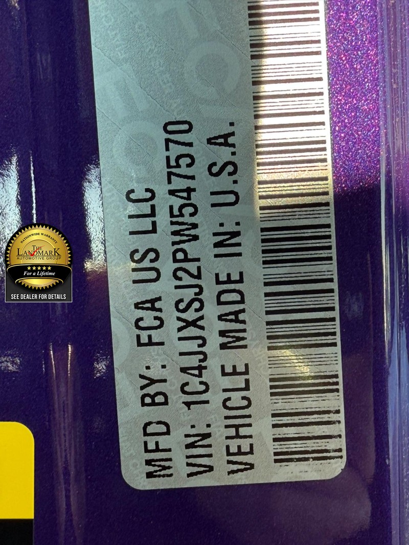 Jeep Wrangler Vehicle Full-screen Gallery Image 22