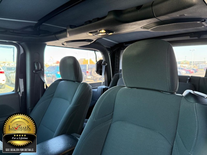 Jeep Wrangler Vehicle Full-screen Gallery Image 9