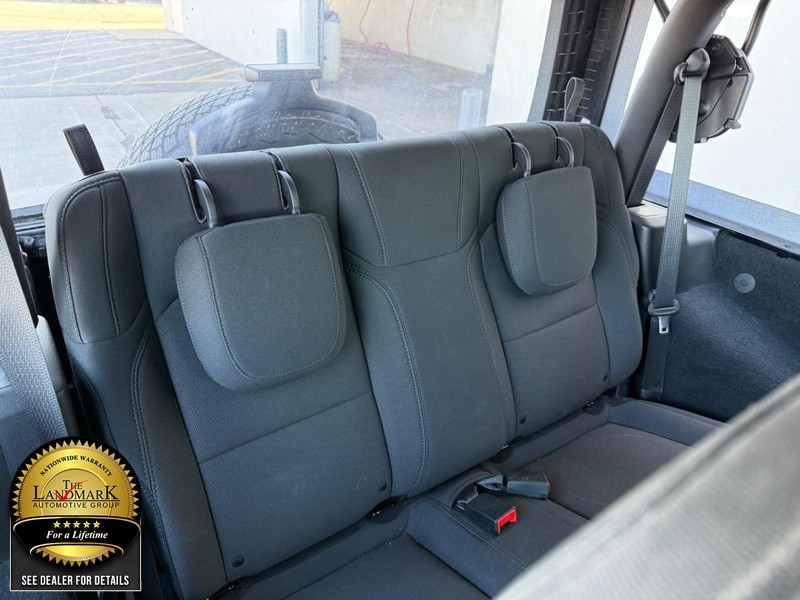 Jeep Wrangler Vehicle Full-screen Gallery Image 14