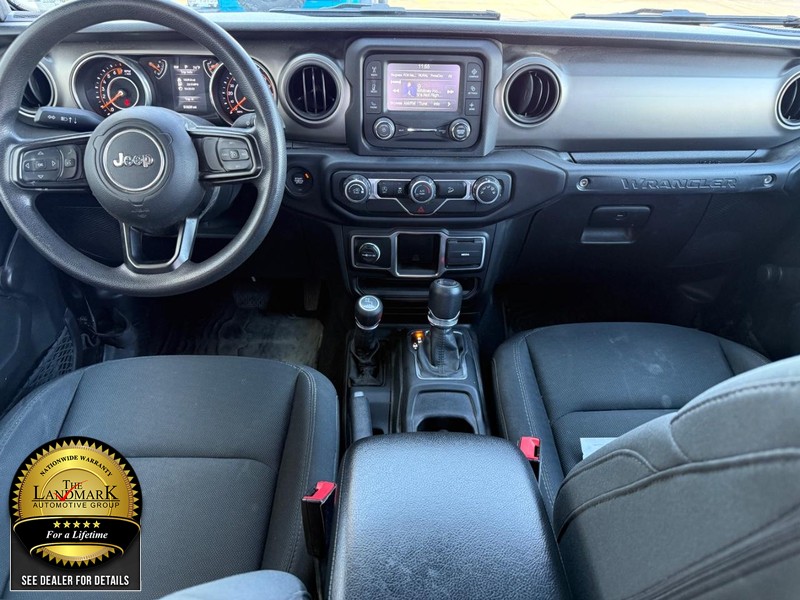 Jeep Wrangler Vehicle Full-screen Gallery Image 15