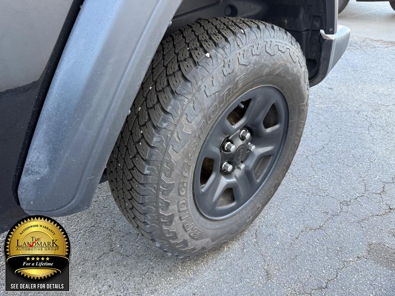 Jeep Wrangler Vehicle Full-screen Gallery Image 19