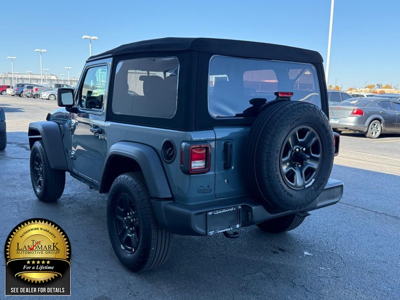 Jeep Wrangler Vehicle Full-screen Gallery Image 6