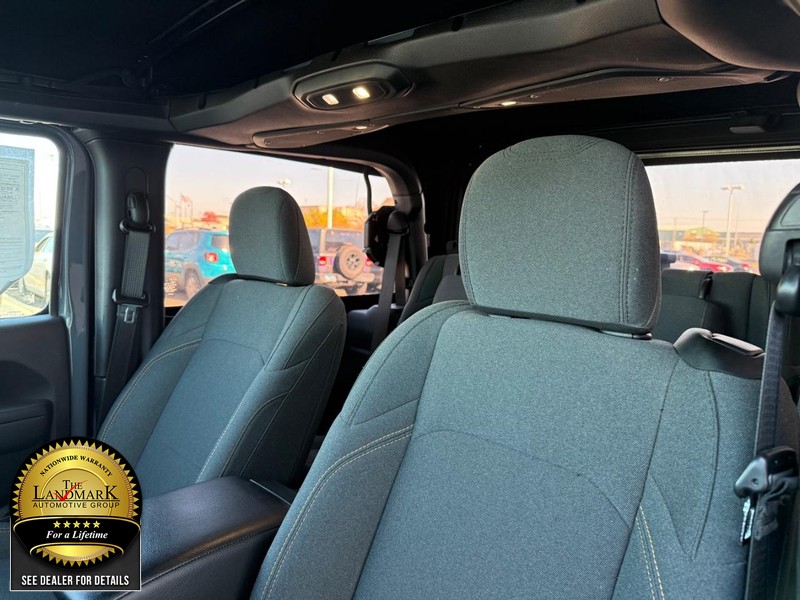 Jeep Wrangler Vehicle Full-screen Gallery Image 9