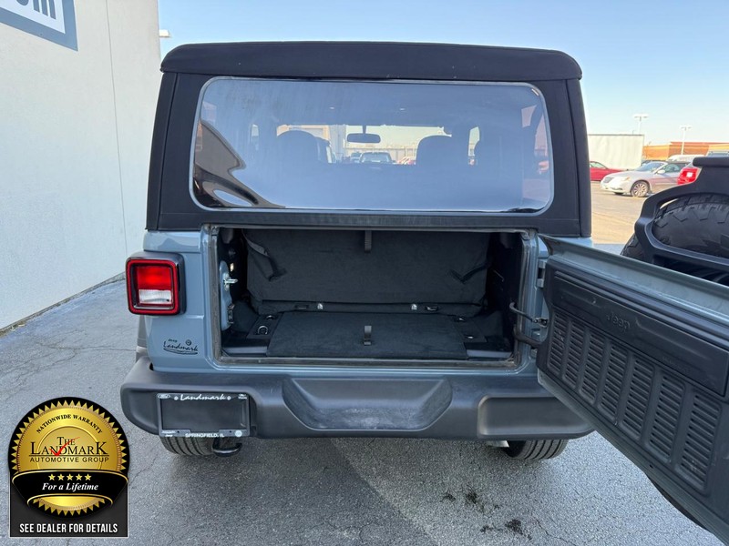 Jeep Wrangler Vehicle Full-screen Gallery Image 18