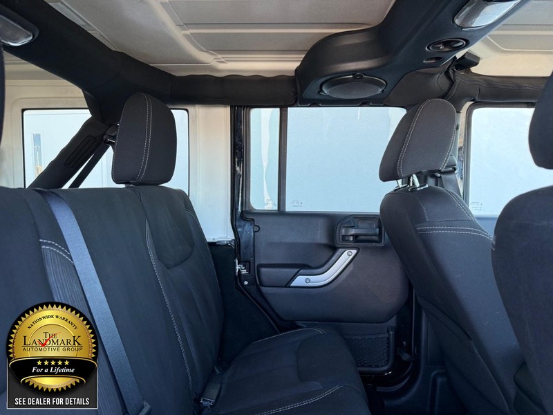 Jeep Wrangler Unlimited Vehicle Full-screen Gallery Image 13
