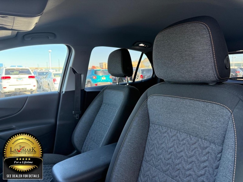 Chevrolet Equinox Vehicle Full-screen Gallery Image 09