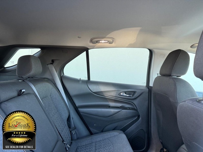 Chevrolet Equinox Vehicle Full-screen Gallery Image 17