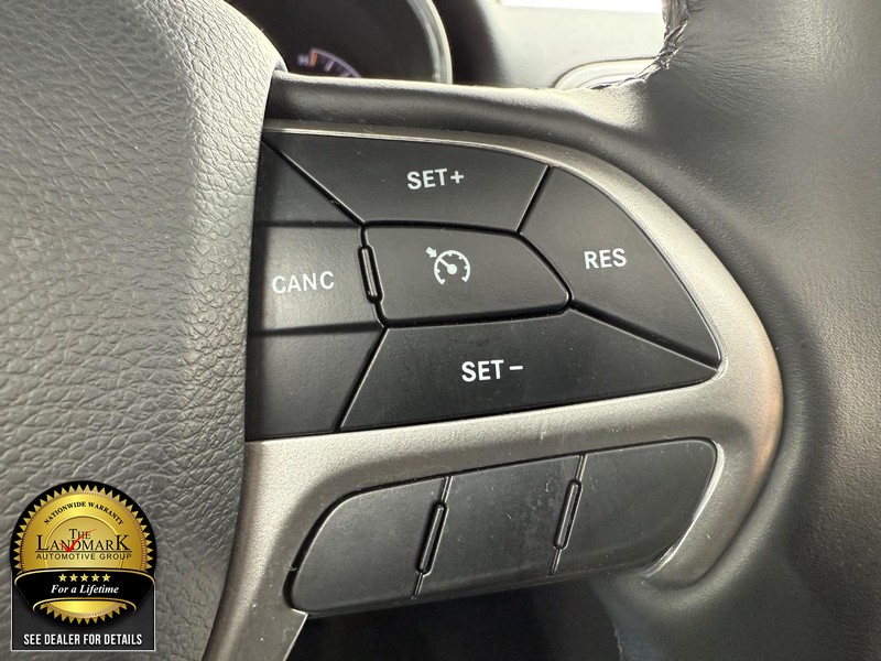 Jeep Grand Cherokee WK Vehicle Full-screen Gallery Image 11