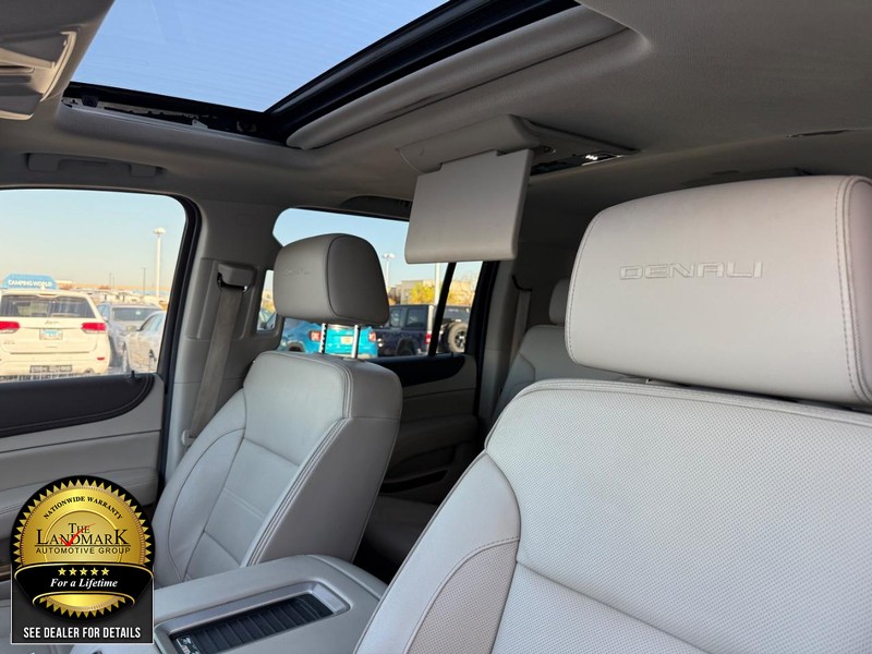 GMC Yukon XL Vehicle Full-screen Gallery Image 9