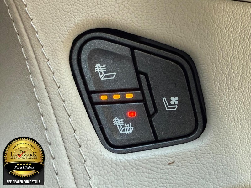 GMC Yukon XL Vehicle Full-screen Gallery Image 14