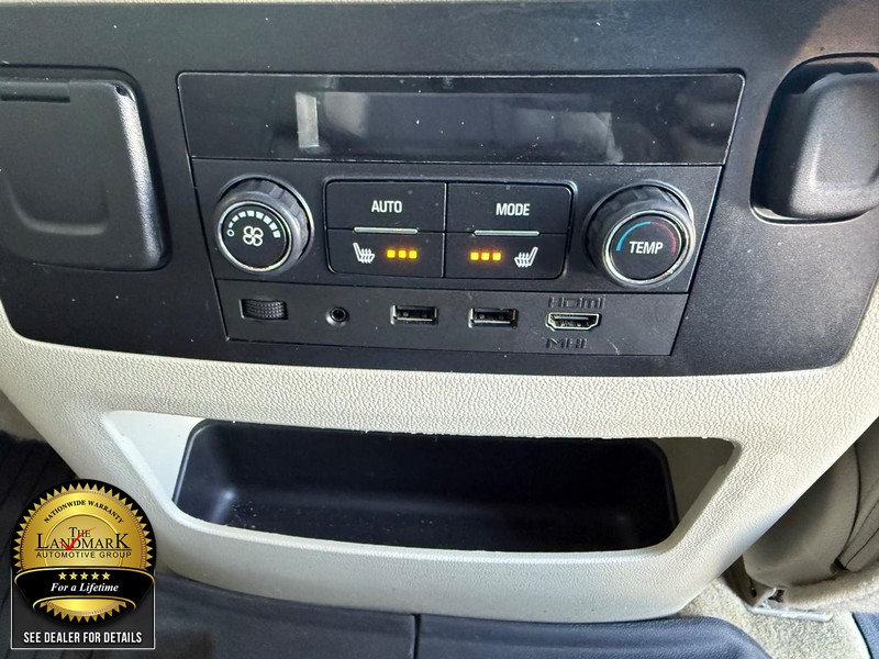 GMC Yukon XL Vehicle Full-screen Gallery Image 19