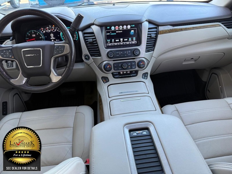 GMC Yukon XL Vehicle Full-screen Gallery Image 21