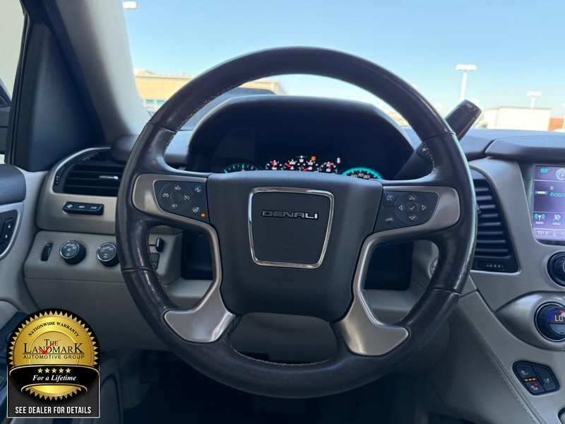 GMC Yukon XL Vehicle Full-screen Gallery Image 22