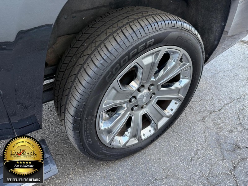 GMC Yukon XL Vehicle Full-screen Gallery Image 25