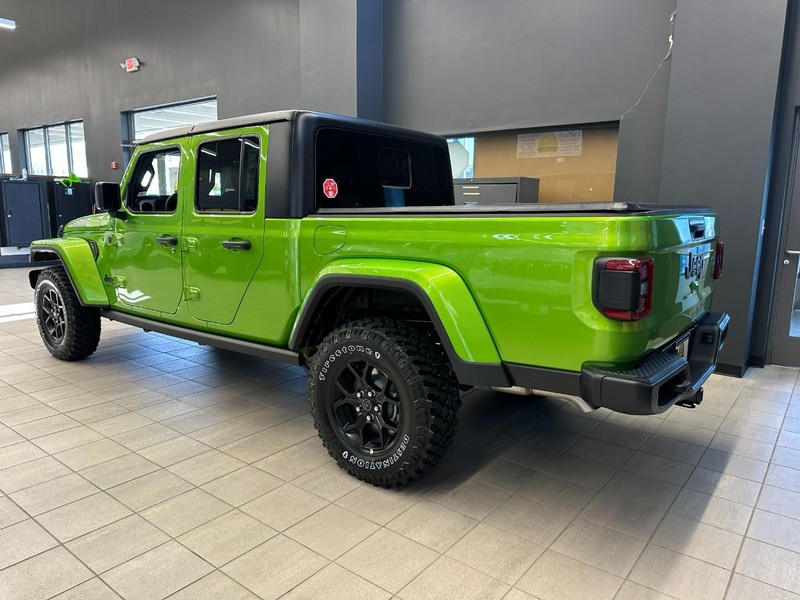 Jeep Gladiator Vehicle Full-screen Gallery Image 3