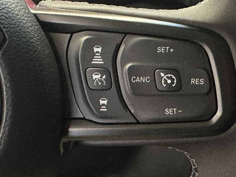 Jeep Gladiator Vehicle Full-screen Gallery Image 11