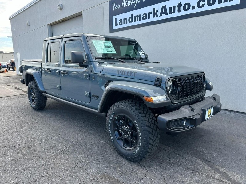 Jeep Gladiator Vehicle Full-screen Gallery Image 2