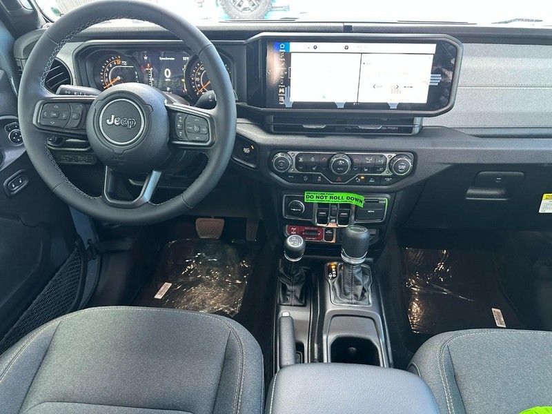 Jeep Gladiator Vehicle Full-screen Gallery Image 5