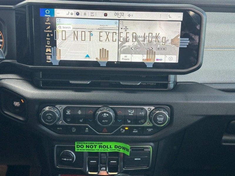 Jeep Gladiator Vehicle Full-screen Gallery Image 7