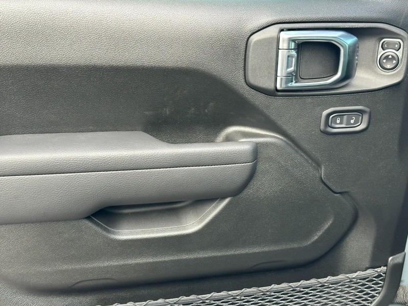 Jeep Gladiator Vehicle Full-screen Gallery Image 9