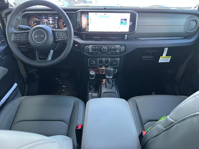 Jeep Gladiator Vehicle Full-screen Gallery Image 5